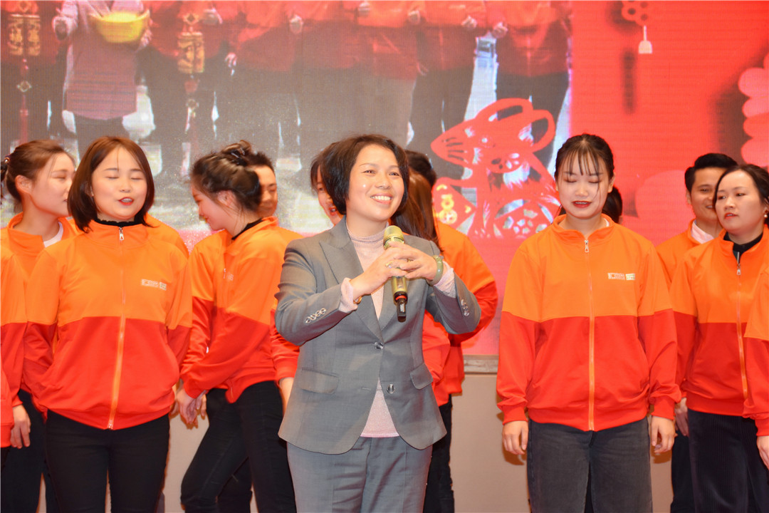 活动伊始,王艺橙总致新年辞,回顾2019,感谢汇米巴家人们