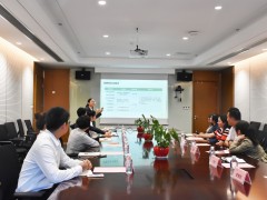 <b>校企合作，协同育人，共赢未来</b>